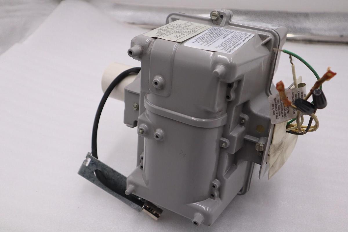 Used NEW OPEN BOX HUBBELL BL-A4008WH-QSS STOCK 5273