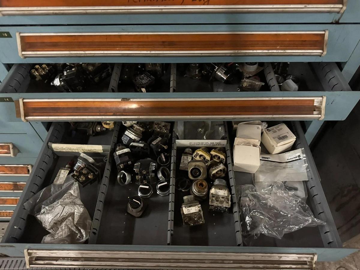 Used VIDMAR 15 DRAWER CABINET  (NO CONTENTS)