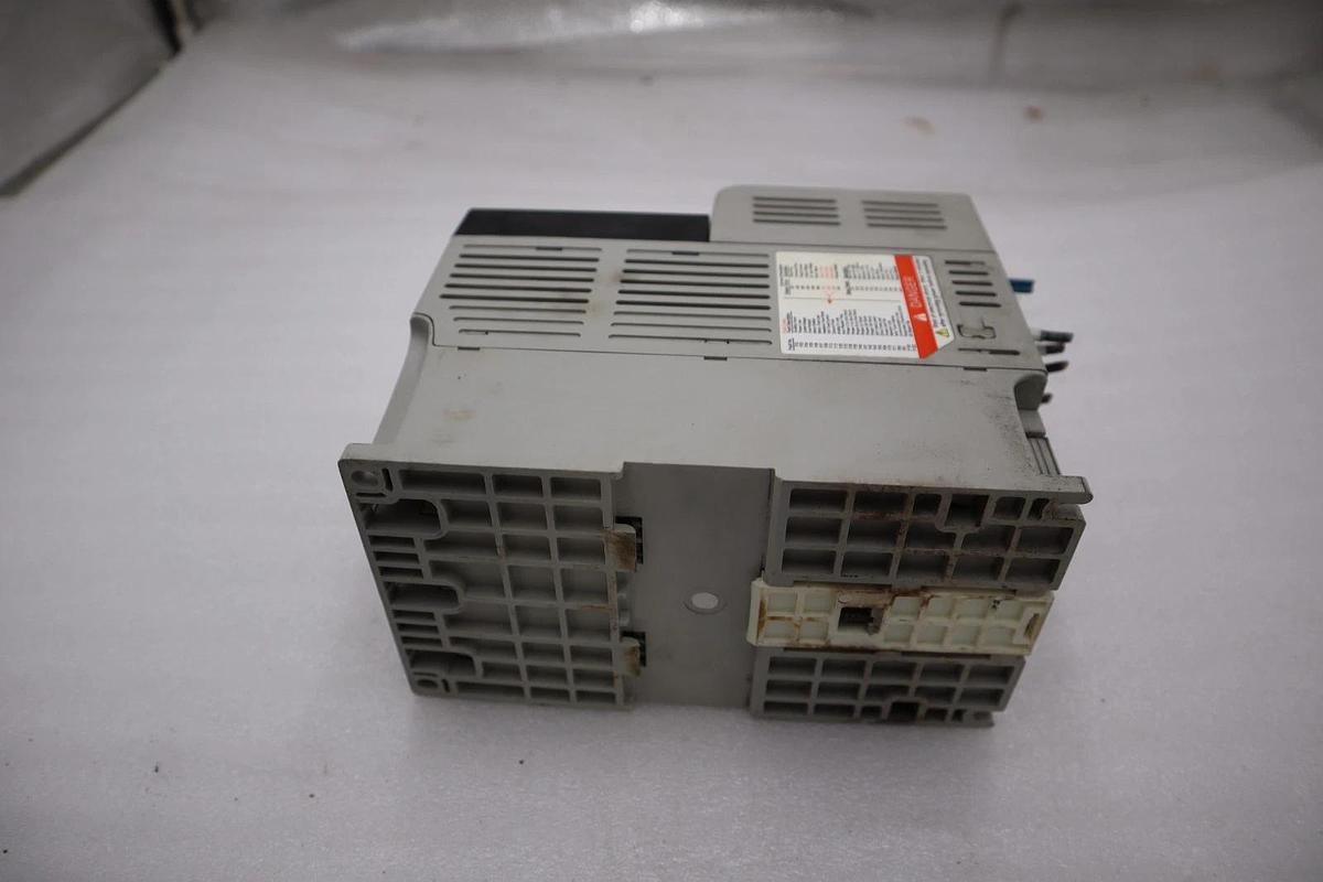 Used Allen Bradley 22B-D2P3N104 /A PowerFlex 40 480V 3-Phase 1HP AC Drive #H1243