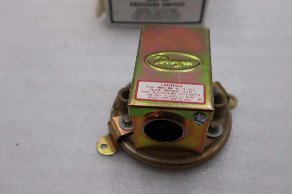 Used DWYER 1910-5 PRESSURE SWITCH, DIFFERENTIAL SERIES 1900 - STOCK 3837CC