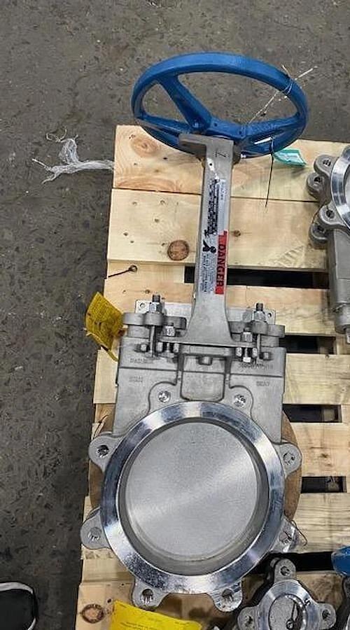 DEZURIK SIZE 8 STYLE KGC-E 8" MANUAL SS SLIDE GATE VALVE UNUSED