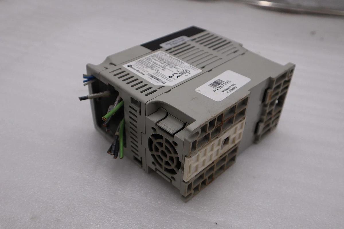 Used Allen Bradley AB 22A-D2P3N104 /A PowerFlex 4 AC Drive 1HP 3Ph 480V STOCK H1807