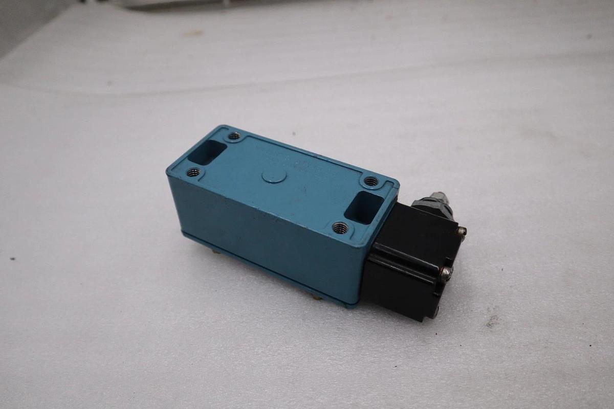 Used HONEYWELL 51ML10 LIMIT SWITCH STOCK K2114CC