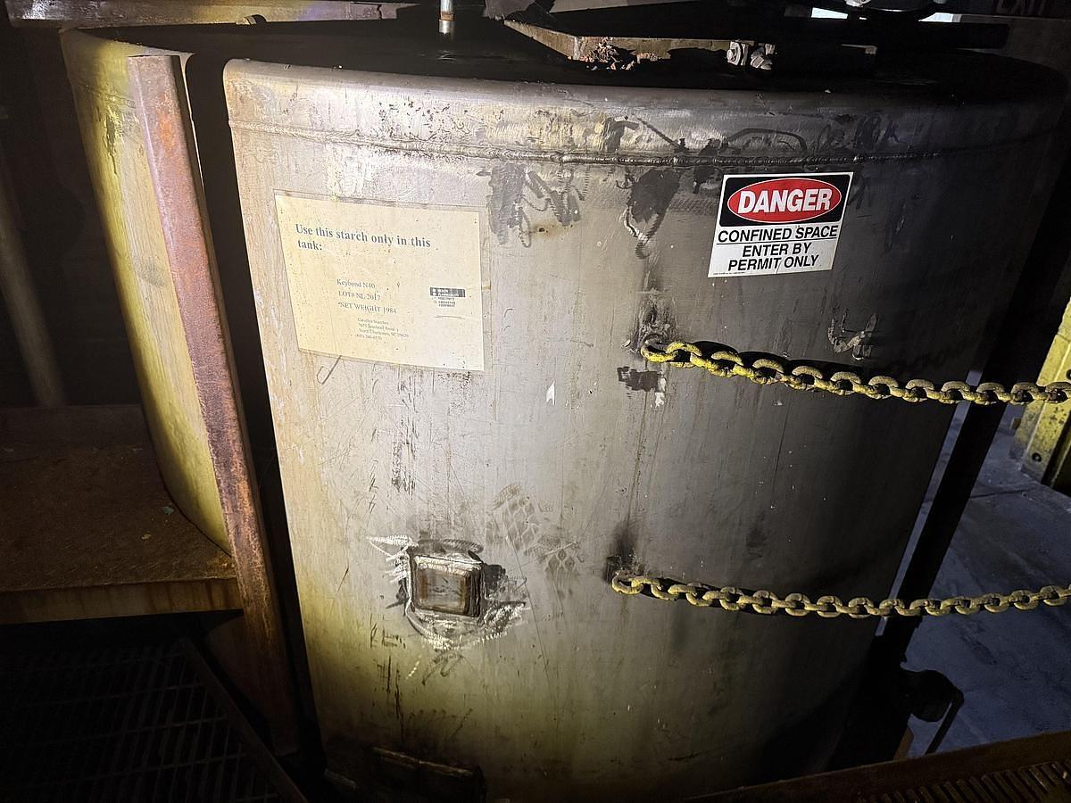Used 1,250 GALLON 6' DIAMETER X 6' TALL TANK STAINLESS STEEL WITH AGITATOR (2 AVAIL)