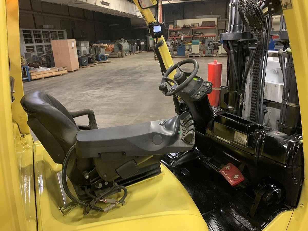 Used 15,500 POUND HYSTER MODEL S155FT FORKLIFT WITH 84" CASCADE PAPER ROLL CLAMP