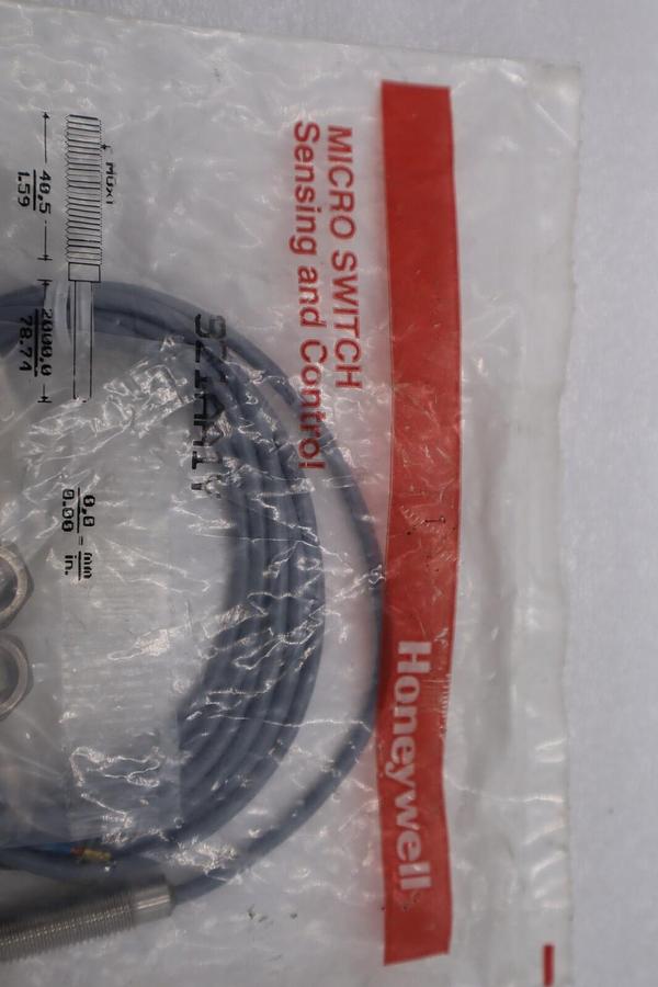 Used New OPEN BOX Honeywell 921AA1Y Proximity Sensor STOK L-209-C