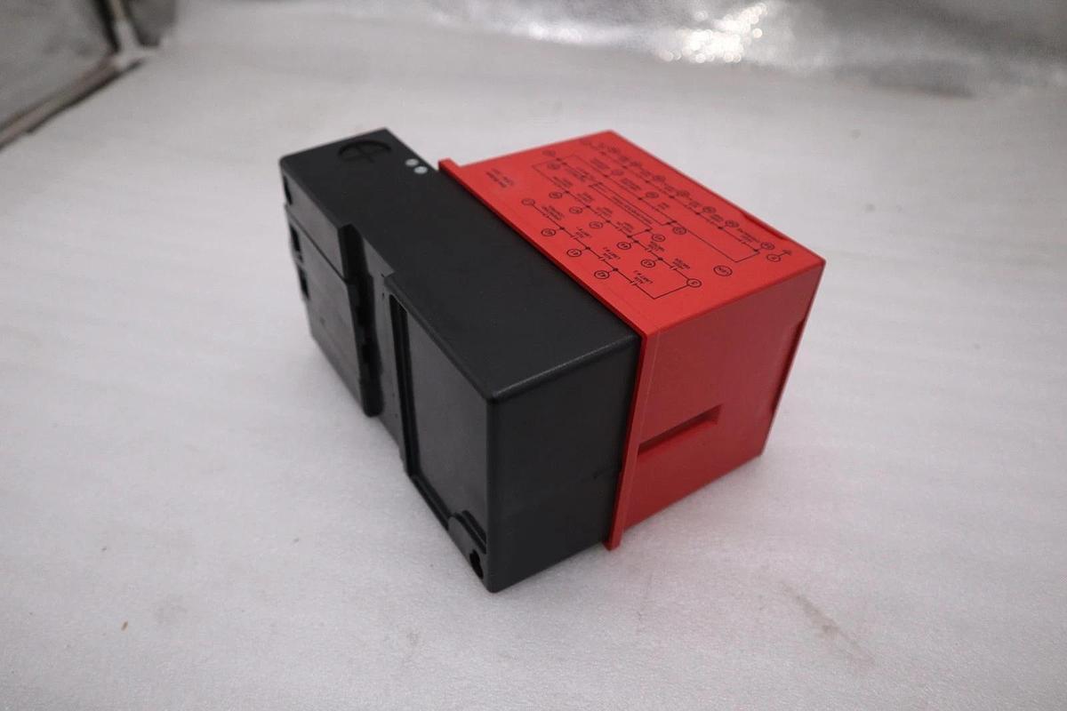 Used FIREYE BURNER LOGIX TYPE YZ300 INTERLOCK ANNUNCIATOR 120V 50/60HZ STOCK 3715CC