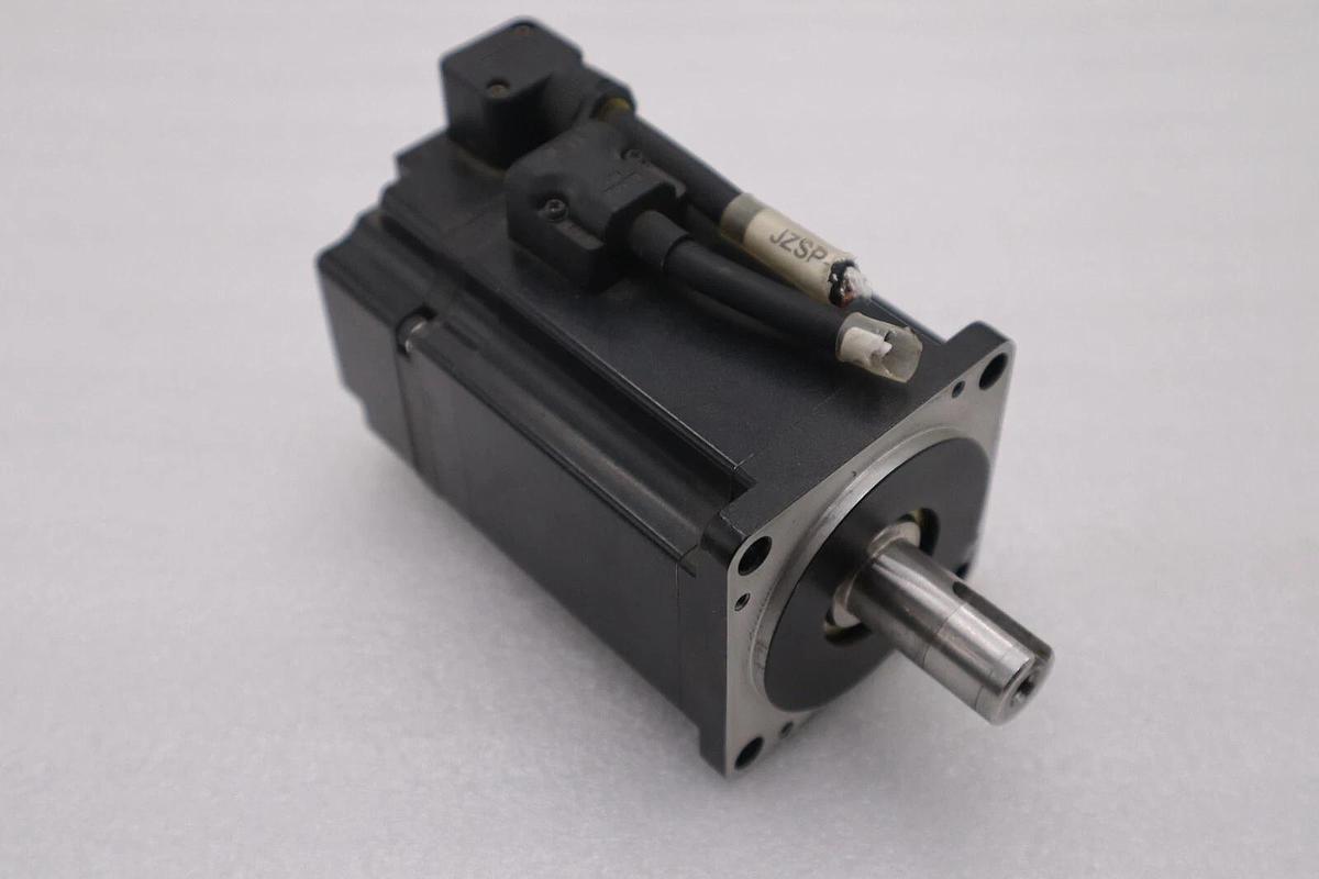 Used YASKAWA SGMJV-04AAA61/ SGMJV04AAA61 SERVO MOTOR STOCK K-2913-A