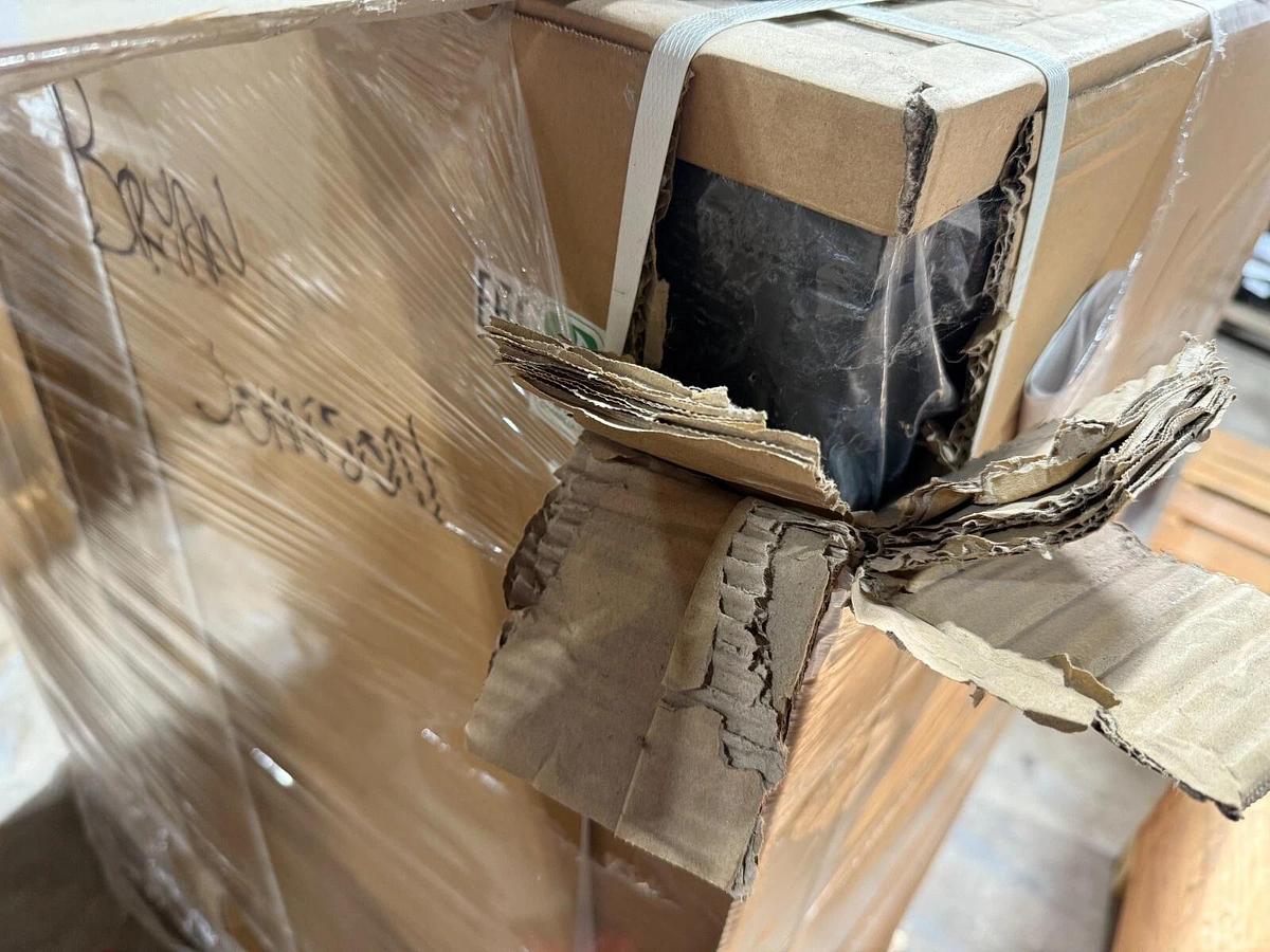 Used Tripp Lite 26U Wall Mount Rack Enclosure Cabinet SRW26US NEW UNIT STOCK GS2 37332154842