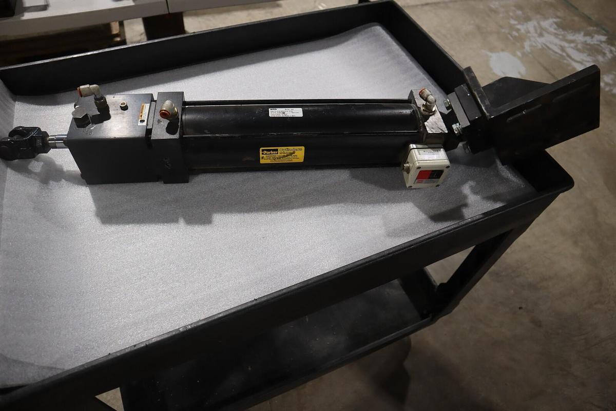 Used Parker Cylinders 04.00 CBB2AJUS14A 15.125 Series 2AJ STOCK M-65