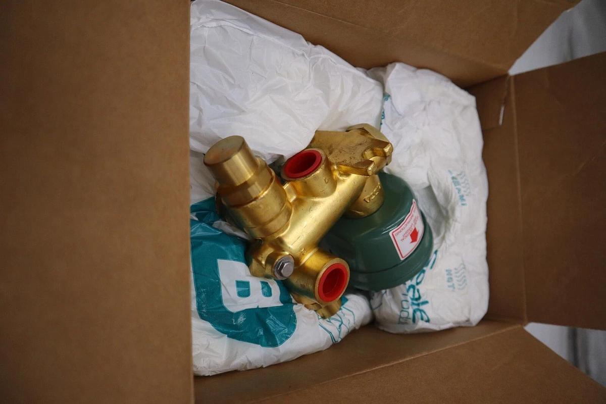 NEW IN BOX ASCO EF8300D068U 120/60 110/50 General Service Solenoid Valve #G513