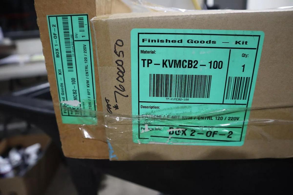 Used NEW IN BOX Aten 8-Port 17in Slideaway LCD KVM Switch STOCK GS13 672792100581