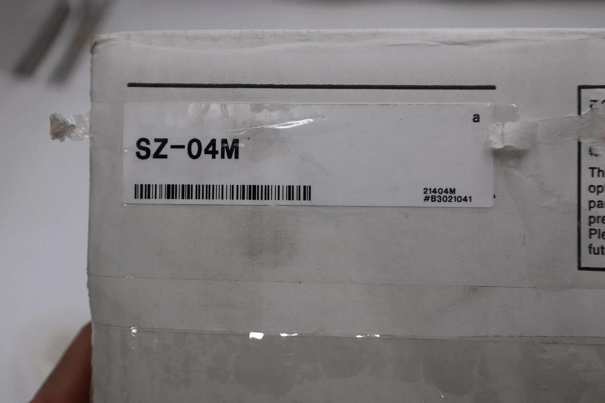 Used KEYENCE SZ-04M SAFETY LASER SCANNER SZ04M NEW IN BOX STOCK 4423A