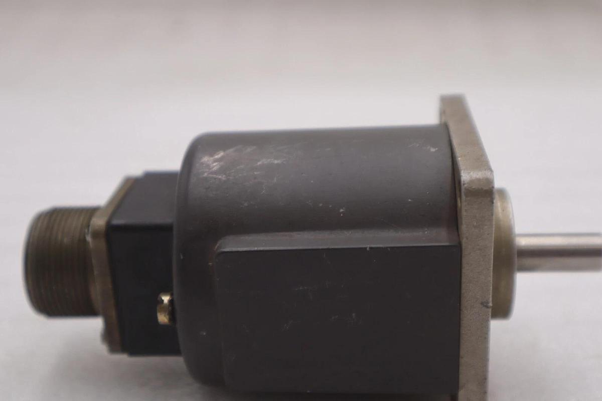 Used MOOG WINKELKODIERER ENCODER G70SSLDBI 18026 STOCK #K-3710