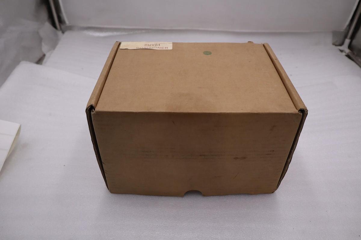 NIB MAX AIR PNYO1 PNY01 PNEUMATIC-PNEUMATIC VALVE POSITIONER STOCK H1858