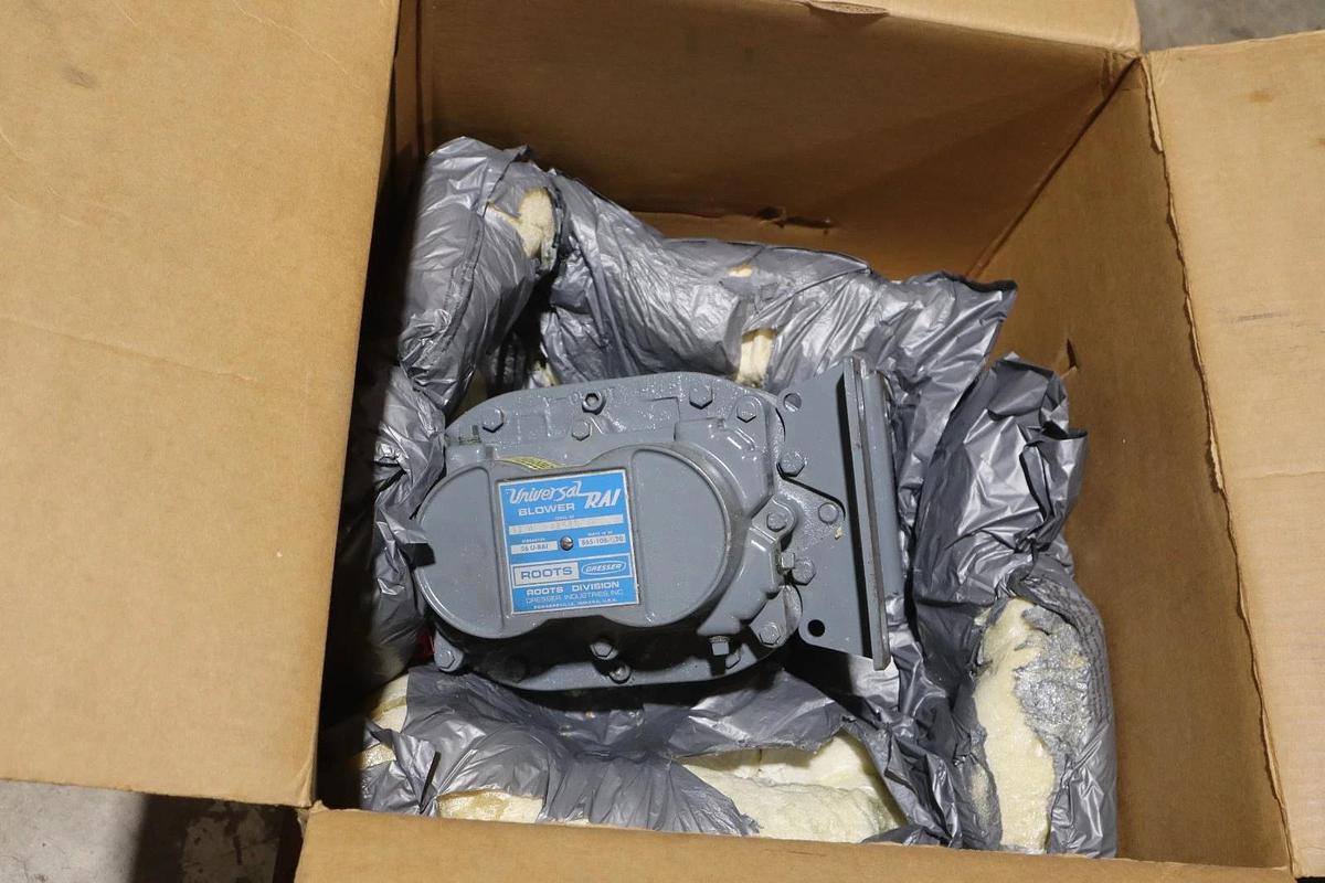 Used 865-106-020 DRESSER ROOTS Rotary Lobe Blower NEW IN BOX STOCK S-709