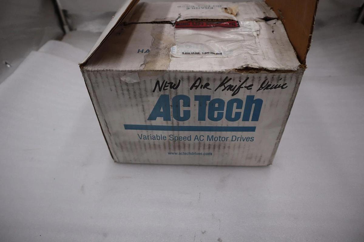 LENZE AC Tech M1450B 5HP 3.7KW 400/480V AC Drive NEW IN BOX STOCK 2173A