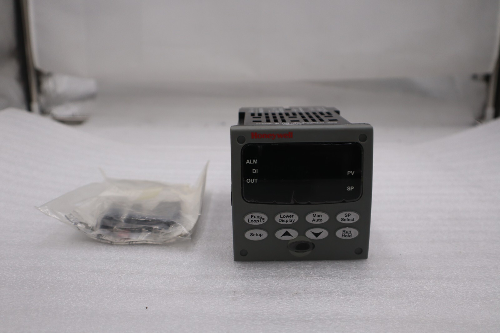 NEW HONEYWELL DC3500-C0-0000-110-00000-E0-0 PROCESS CONTROLLER STOCK 4827-A