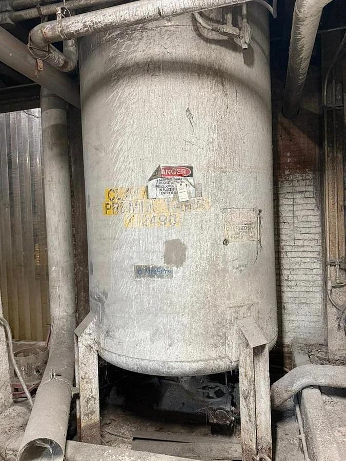 Used 2,300 GALLON STEEL PRO JACKETED STAINLESS STEEL TANK 11' TALL 6' DIAMETER