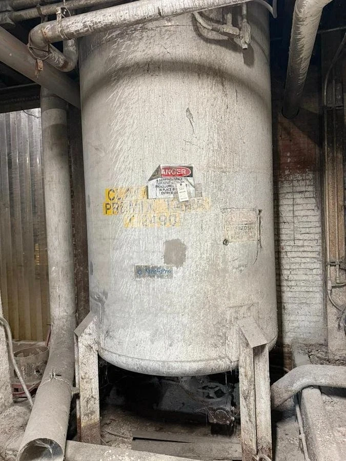 Used 2,300 GALLON STEEL PRO JACKETED STAINLESS STEEL TANK 11' TALL 6' DIAMETER