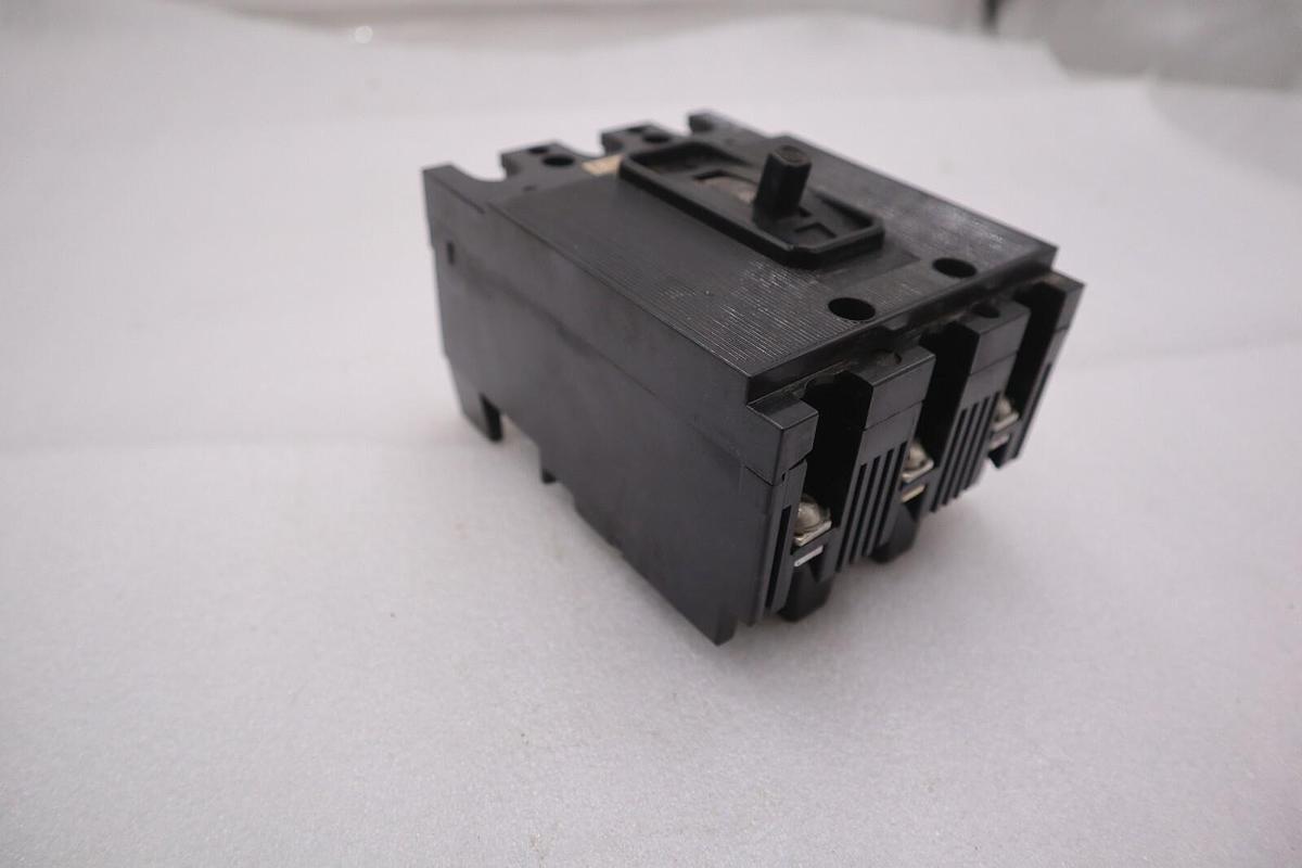 Used ITE EE3-B020 3 POLE 20 AMP 240VAC TYPE EE3 Circuit Breaker STOCK B-619