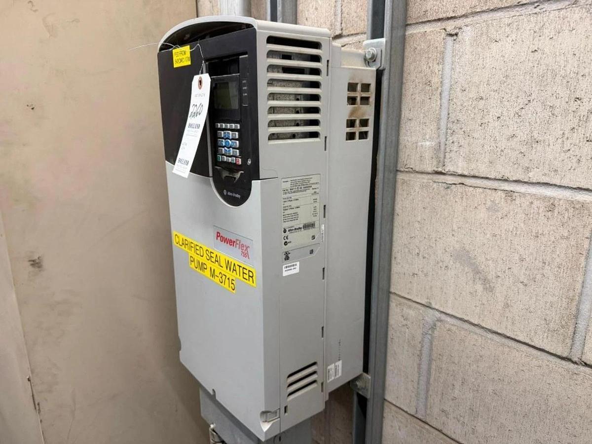 Used 50 HP ALLEN BRADLEY POWERFLEX 755 DRIVE CAT. 20G11NE052AA0NNNNN 600V