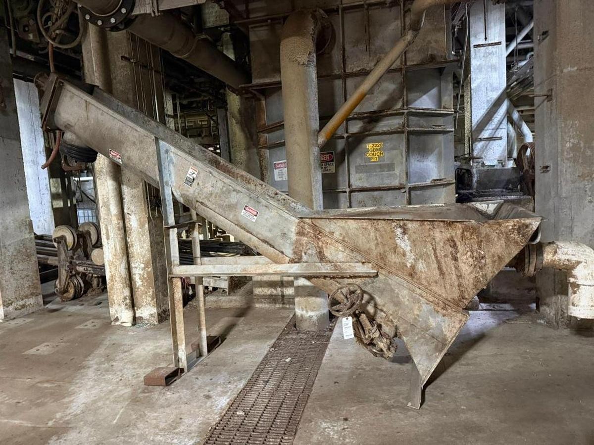 Used INCLINED SCREW AUGER STYLE CONVEYOR