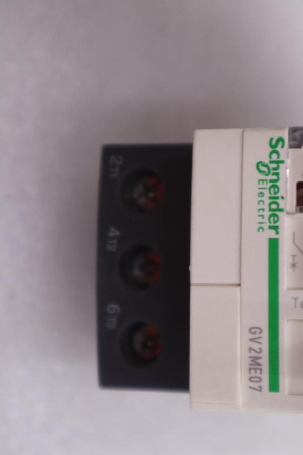 Used LOT OF 3 --- NEW OPEN BOX Schneider GV2ME07 circuit breaker STK K333A