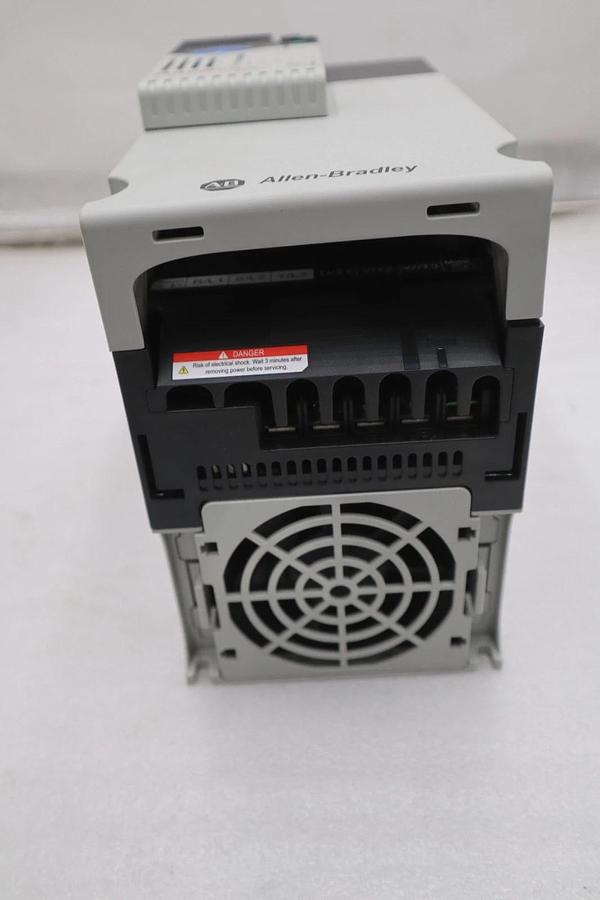 Allen-Bradley 25B-D030N104 PowerFlex 525 VFD 15kW 20Hp AC Drive 25BD030N104 NEW