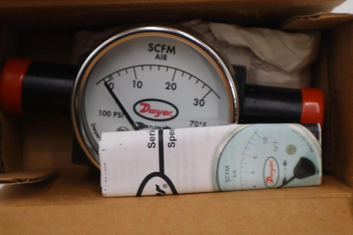 Used DWYER DTFA-2A-30A AIR FLOWMETER 100PSI 30SCFM - NEW IN BOX - STOCK GF52A