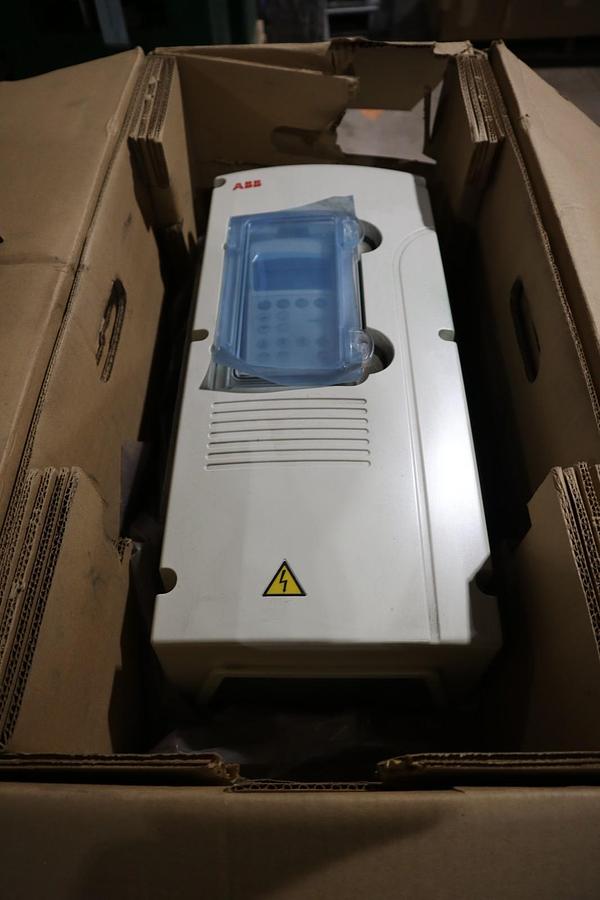 Used ABB ACS800-U1-0009-5+B056+P901 AC Drive 7.5 HP 5.5 kW STK 1529CC