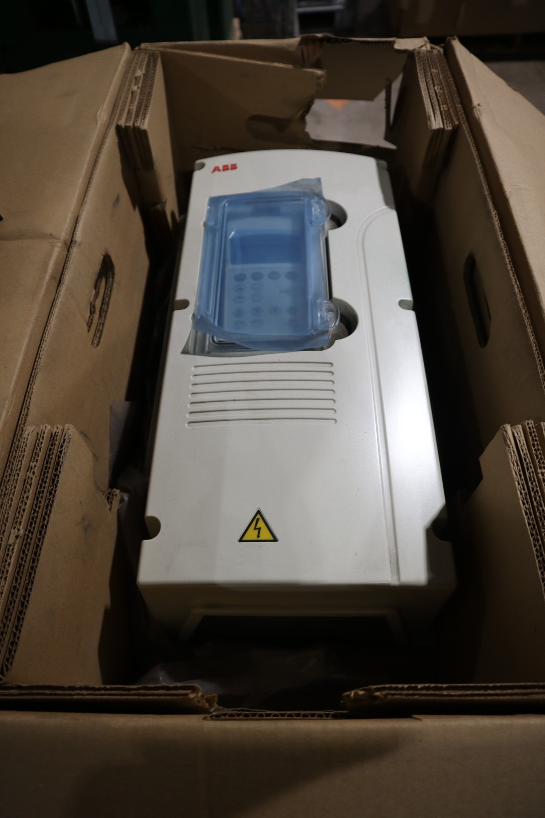 Used ABB ACS800-U1-0009-5+B056+P901 AC Drive 7.5 HP 5.5 kW STK 1529CC