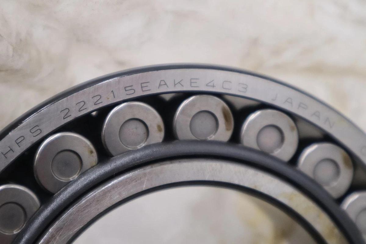 Used NEW IN BOX NSK Bearing 22215EAKE4C3 STOCK H1655A