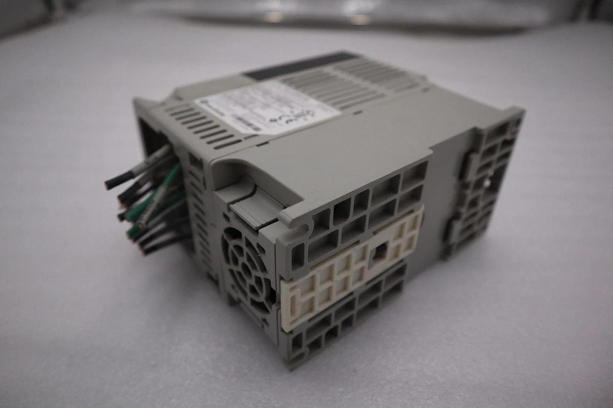 Used ALLEN BRADLEY 22A-D4P0N104 POWERFLEX 4 1.5kW/2.0HP SER A STOCK 5752