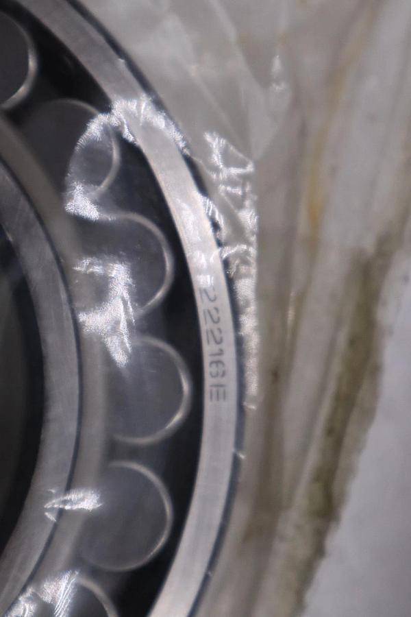 NEW OPEN BOX SKF 22216 E Spherical Roller Bearing STOCK CC210