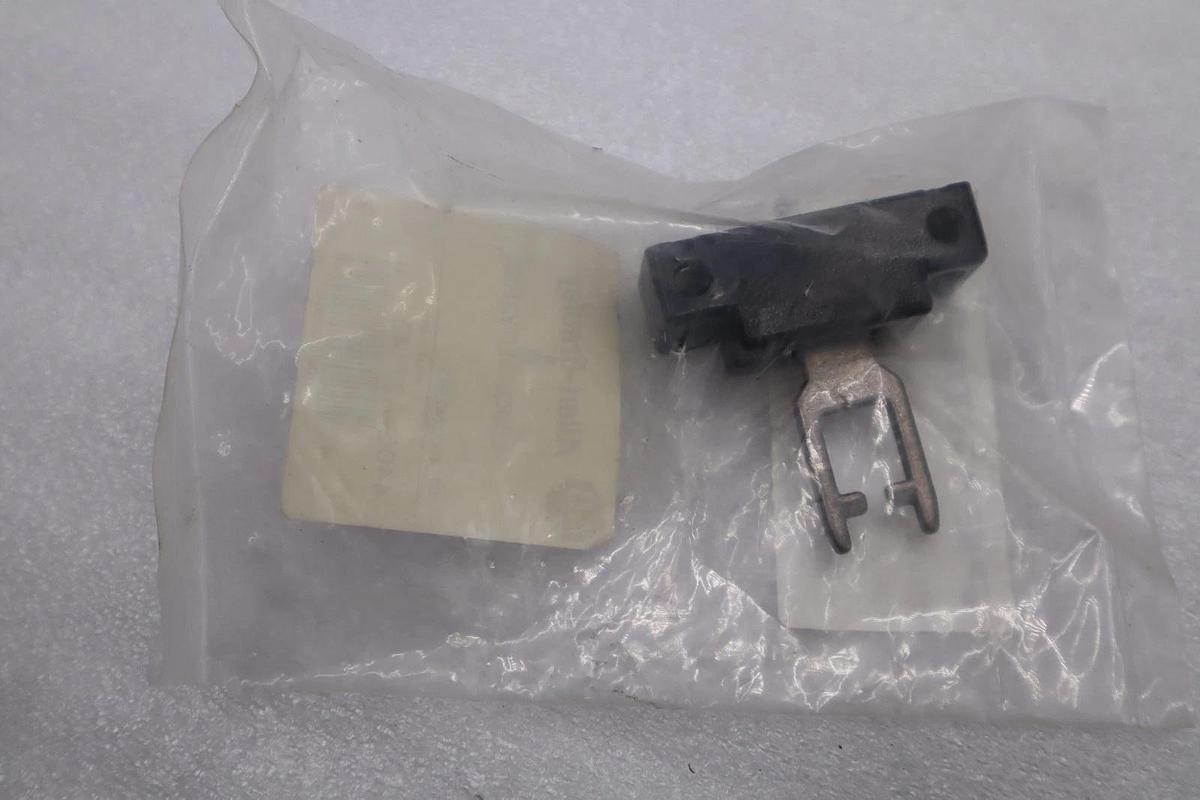 NEW 440G-A27143 Allen-Bradley 440GA27143 Guardmaster Safety Switch AB STK H1532A