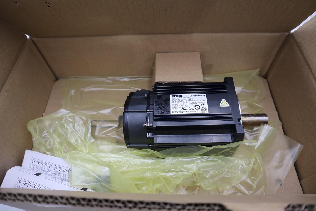 NEW OMRON R88M-K1K530T AC SERVO MOTOR OMNUC G5-SERIES STOCK 2302-D