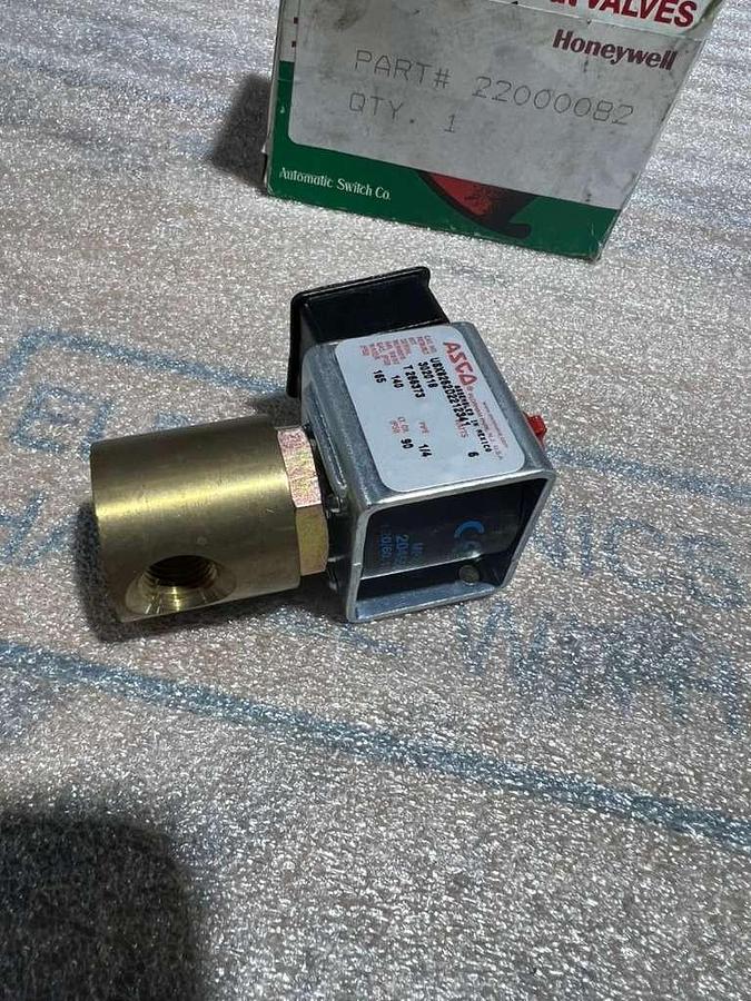 Used NEW OPEN BOX ASCO SOLENOID VALVE 1/4" PIPE USX8262D2212341 STK K739CC