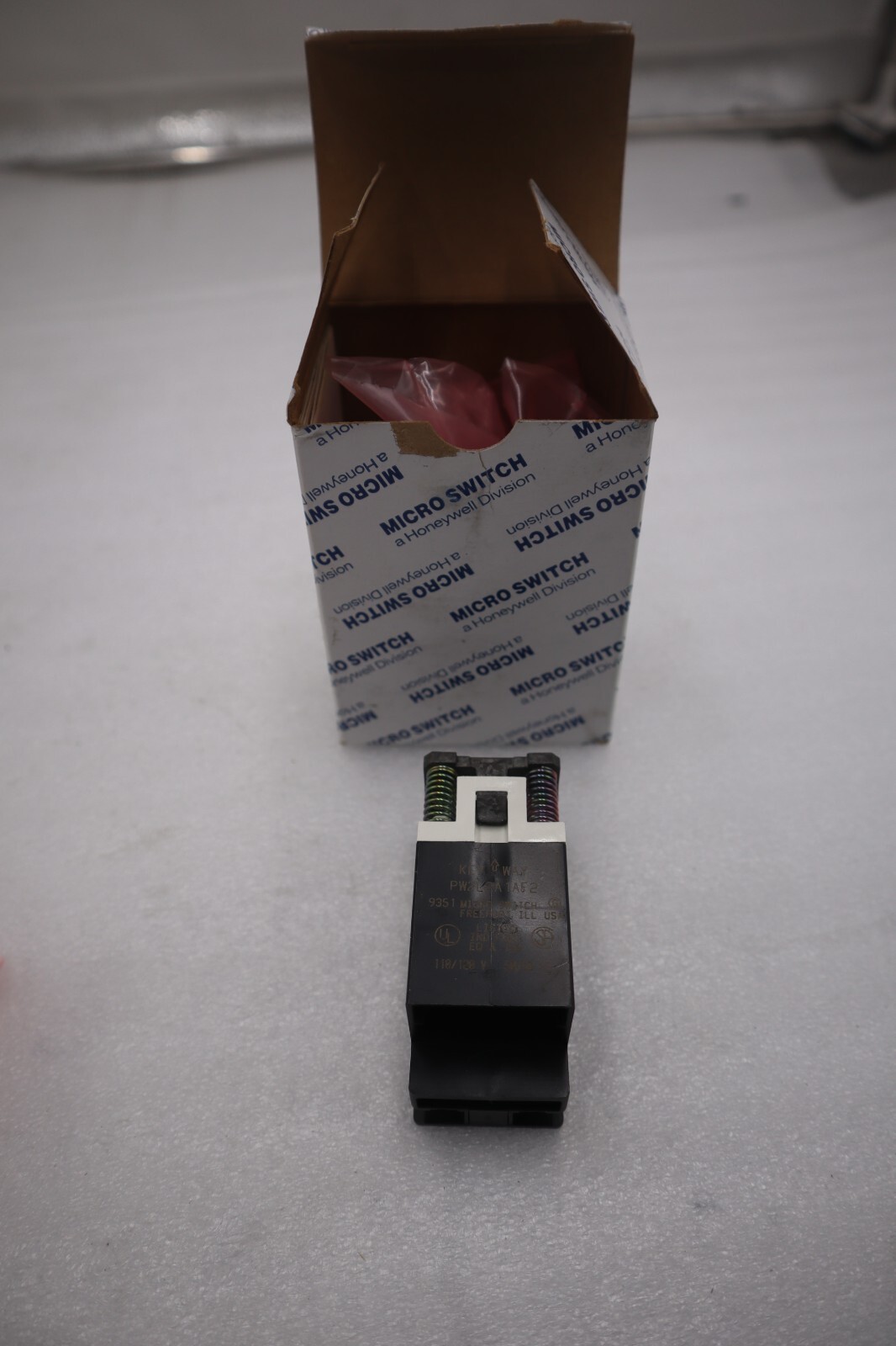 Used NEW OPEN BOX Honeywell Microswitch Kit IPW2L2C7BF2 Pilot Light PW2L2A1AF2 G780A