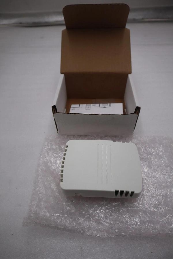NEW OPEN BOX DWYER RHP-3W11 / RHP3W11 TEMPERATURE SENSOR STOCK G487A
