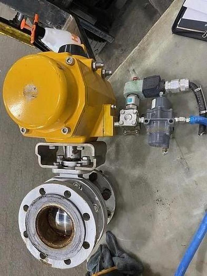 Used EMERSON FIELDQ TYPE OSO6OO-004STACW ACTUATOR WITH 4" BALL VALVE
