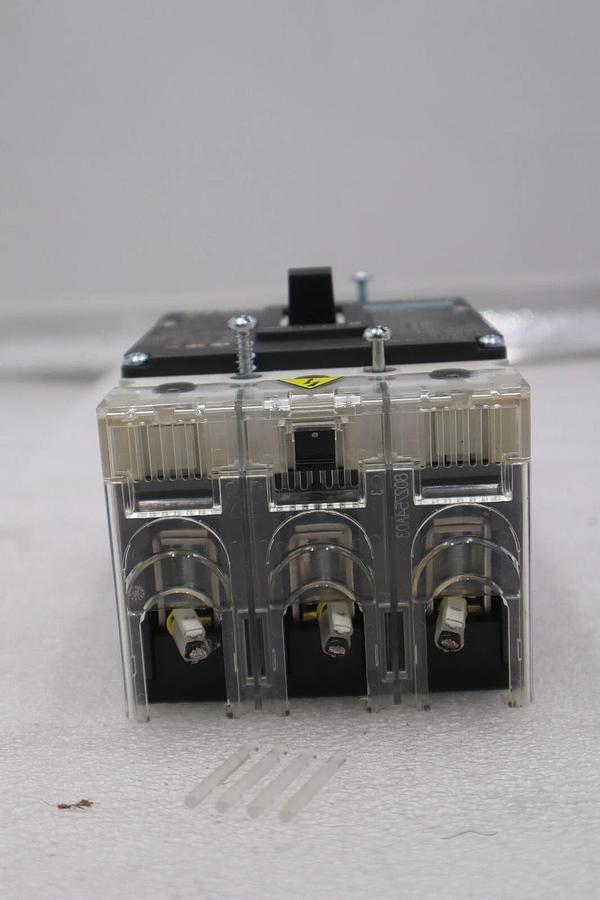 Used SIEMENS 3VL1110-2KE30-0AA0 CIRCUIT BREAKER 100A STOCK 3310