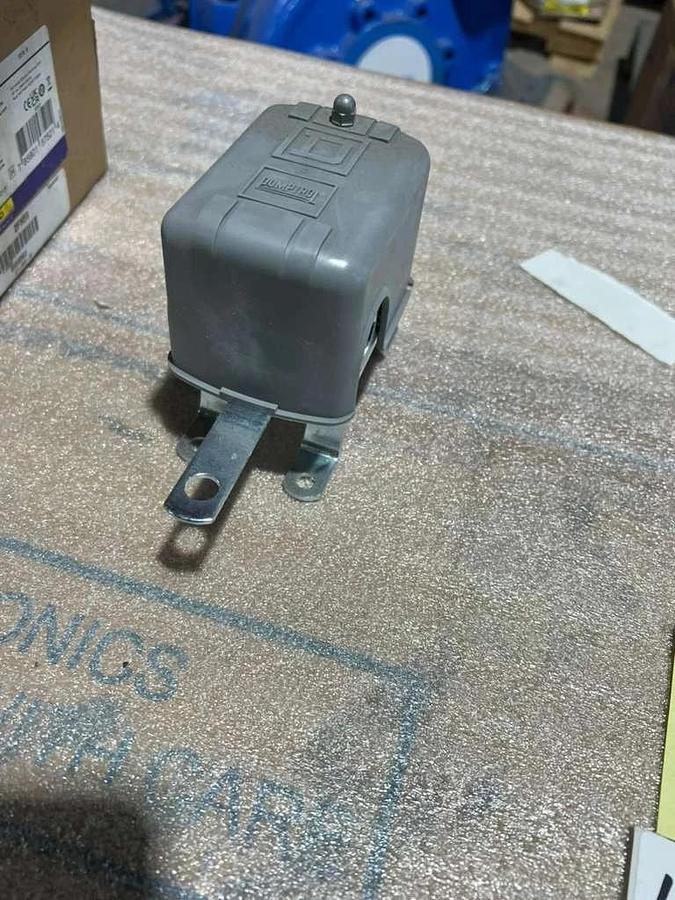 Square D 9036DG2R Float Pressure Switch NEW OPEN BOX STK L704CC