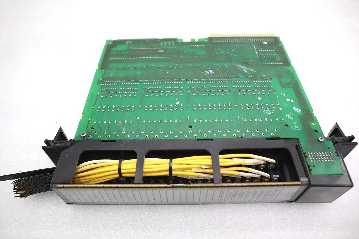 Used GE FANUC IC697MDL250  INPUT MODUEL 120 VAC #L-241