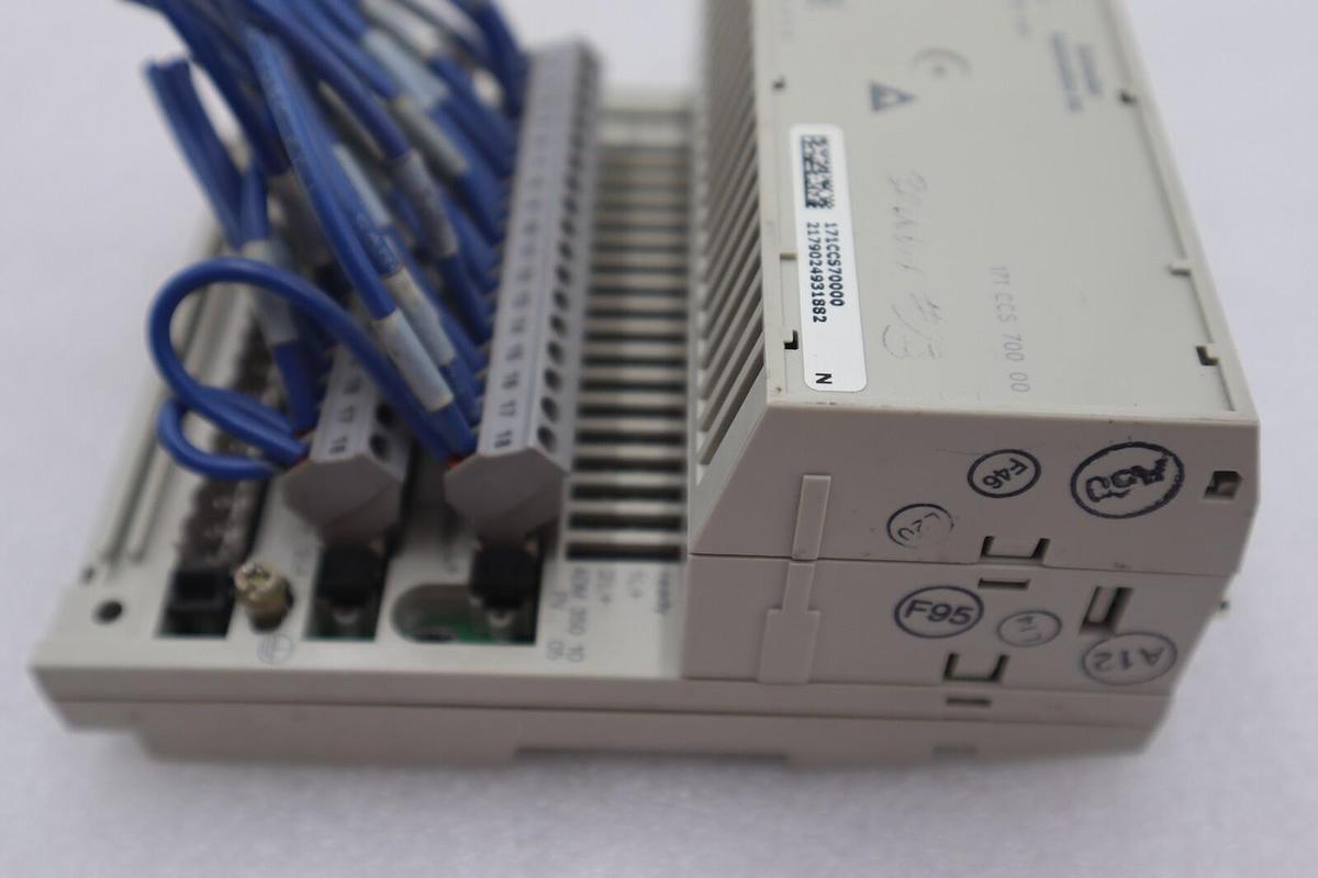 Used Schneider Electric 170ADM35010 PLC I/O Base 24VDC-16PT IN/OUT #4103