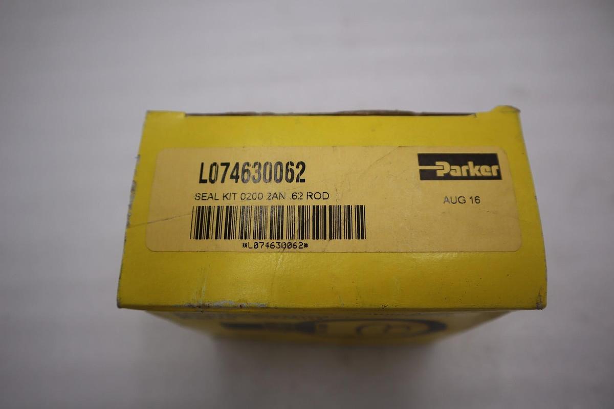 NEW PARKER L074630062 SEAL KIT 5/8" ROD 2" BORE STOCK H1301