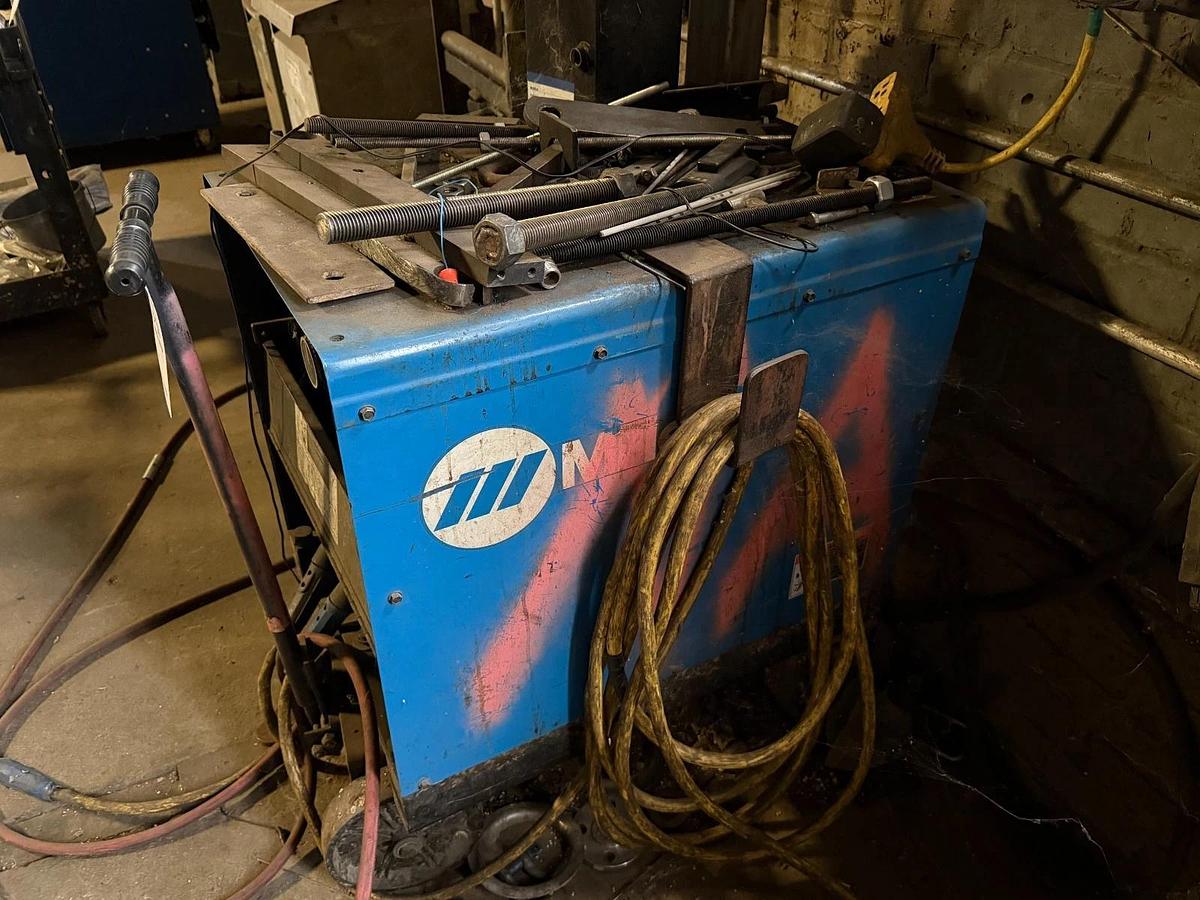 Used Miller Dialarc 250 AC/DC Constant Current Welding Power Source Welder