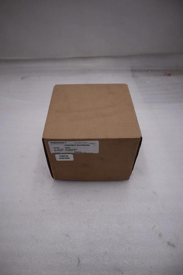 Used NEW ASHCROFT LPSN4PV07 XCHFMK36B Pressure Switch 200psi 5A 125/250VAC STOCK H172