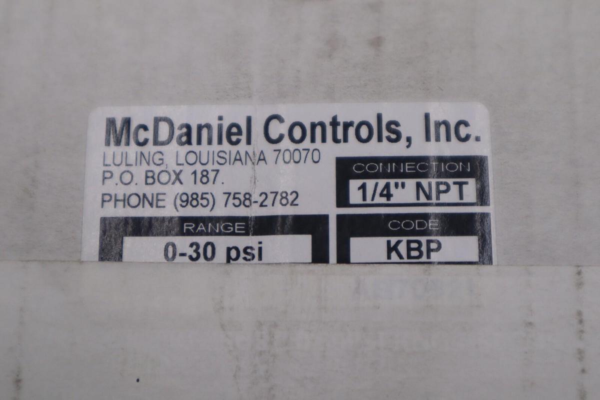 Used NEW OPEN BOX McDaniel Controls Pressure Gauge 0-30 PSI 1/4 Npt STOCK K-3377