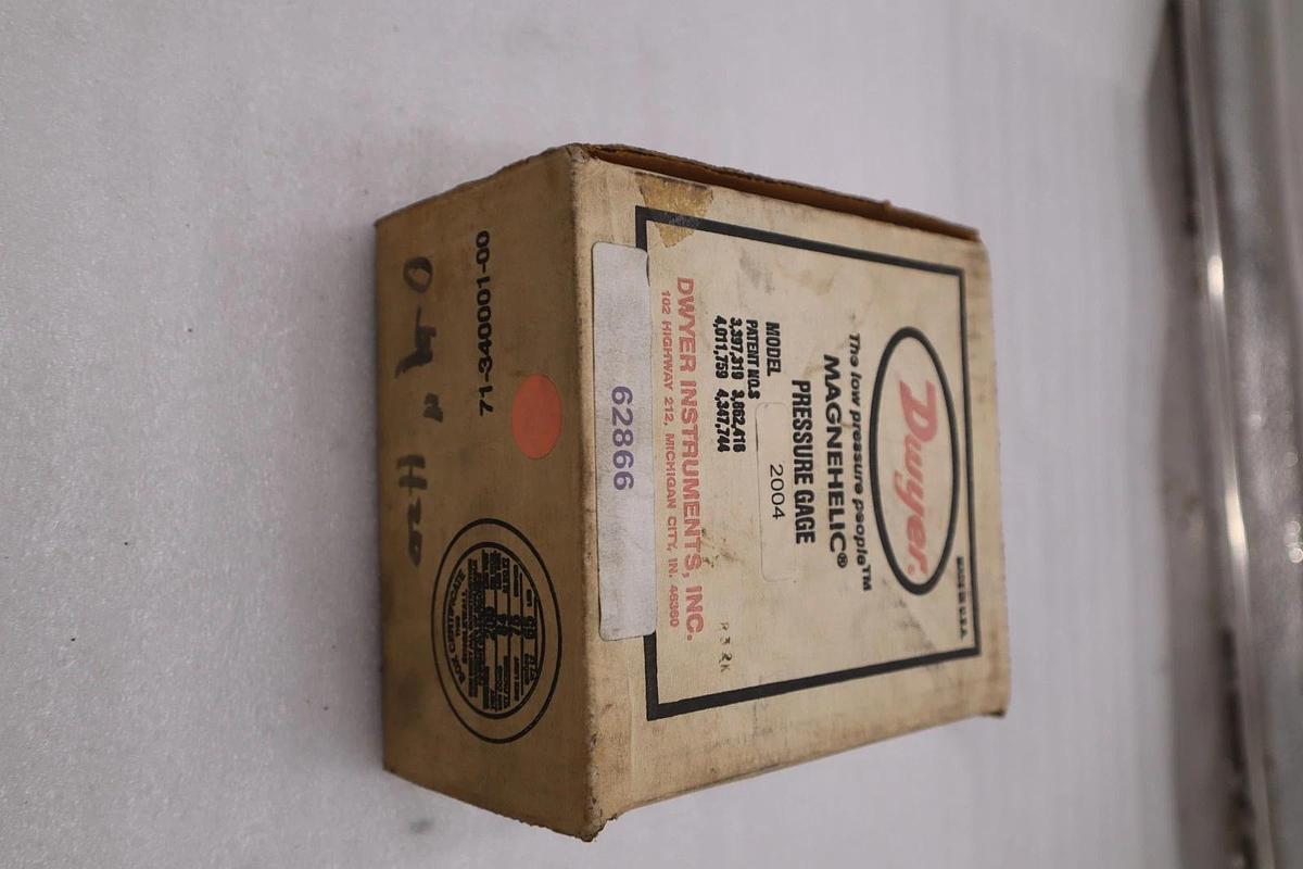 NEW OPEN BOX Dwyer 2004 Magnehelic Pressure Gage STK 5529CC